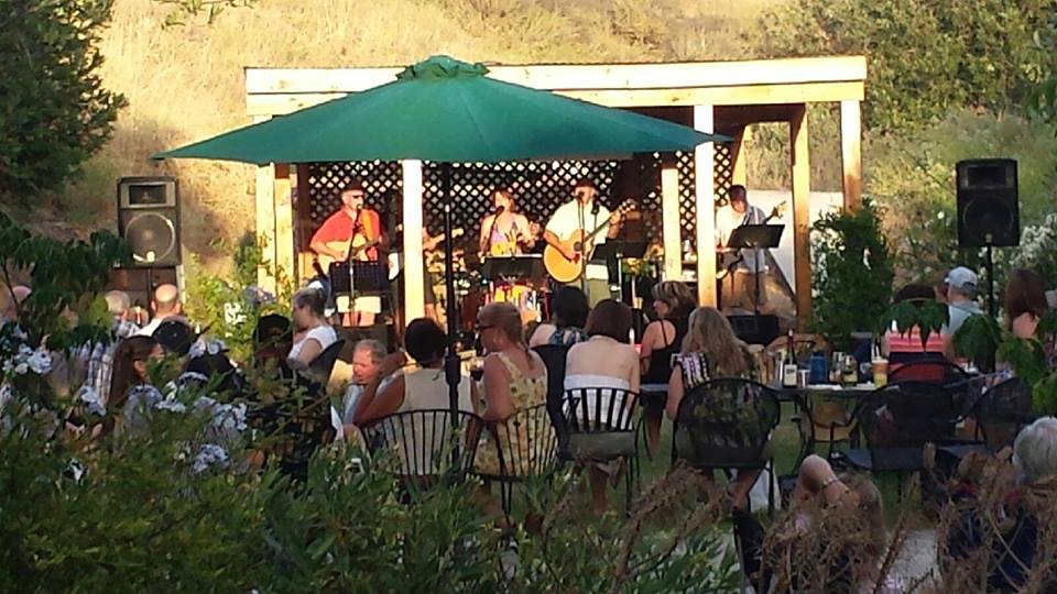 Dinner & Dancing Under the Stars at Charles R Vineyards