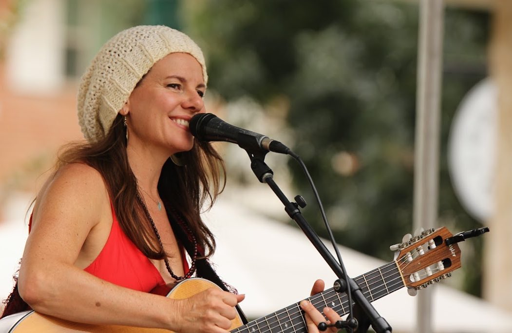 Live Music featuring Gaby Aparicio