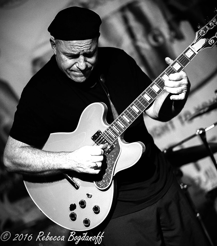 Live Music featuring Jimmy Hewitt